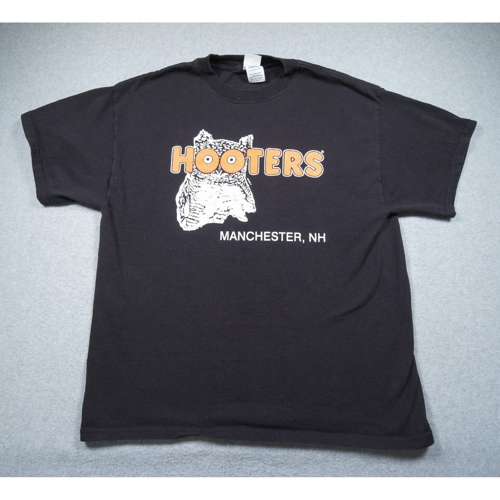 Vintage Hooters Shirt Mens Large Black Manchester NH Owl Logo Restaurant Tee